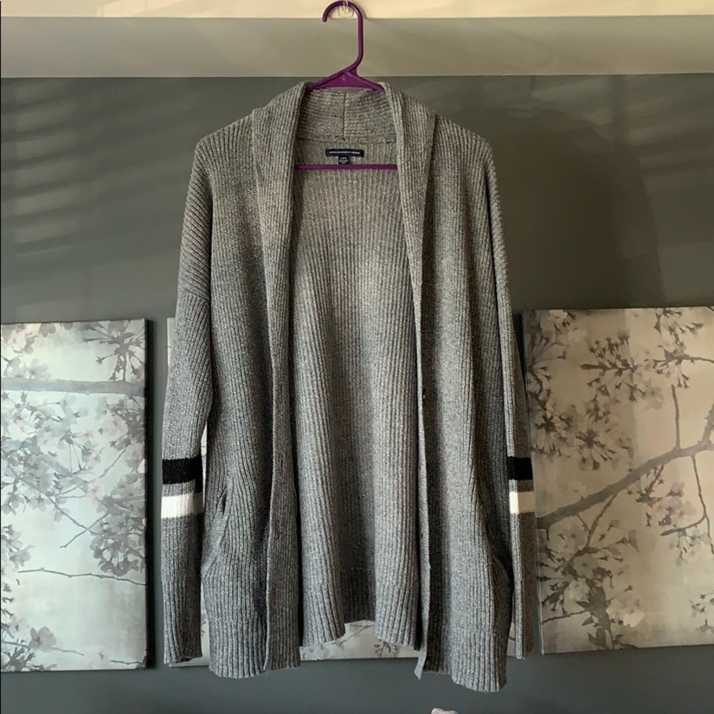 🌻 AEO button cardigan